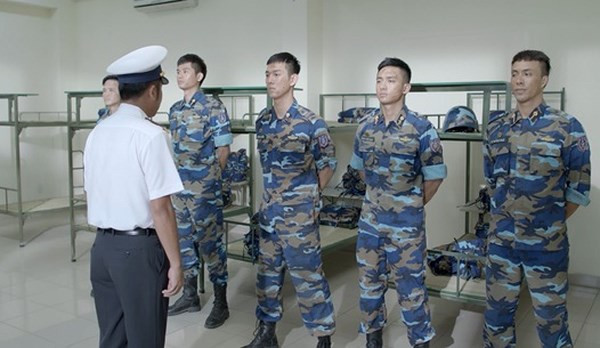 Tạo hình quân nhân trong "Hậu duệ mặt trời" được khen chỉnh chu, nhưng lại không sát thực tế.