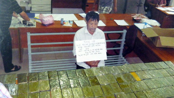 Một đối tượng và tang vật vụ án