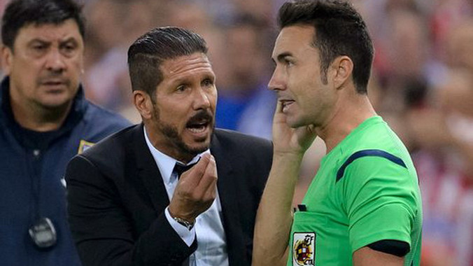 Đập đầu trọng tài, HLV Diego Simeone bị cấm chỉ đạo 8 trận