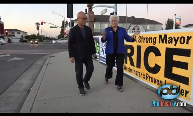 Ông Vũ Hoàng Lân và bà Margie Rice trong không khí tranh cử sôi động ở ở Westminster ( Ảnh: PhobolsaTV)