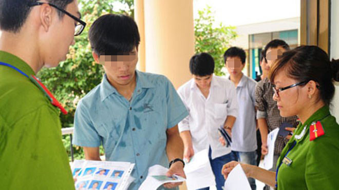 Các đối tượng đã chỉnh sửa ảnh thí sinh cho giống “người đóng thế” (ảnh minh họa)