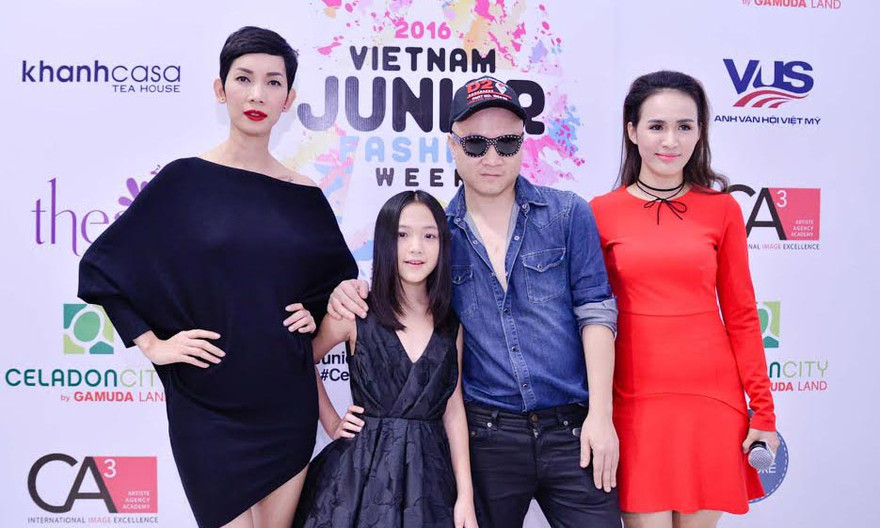 Dàn mẫu nhí “đốn tim” người xem ở họp báo tuần lễ thời trang