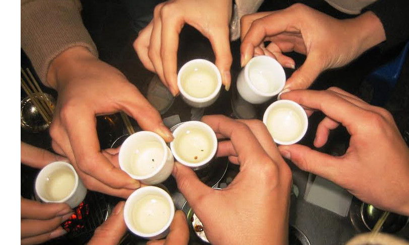 Uống rượu bia say không kìm chế bản thân dẫn đến những hậu quả tai hại, khiến người mang thương tật, kẻ phải vào tù. 