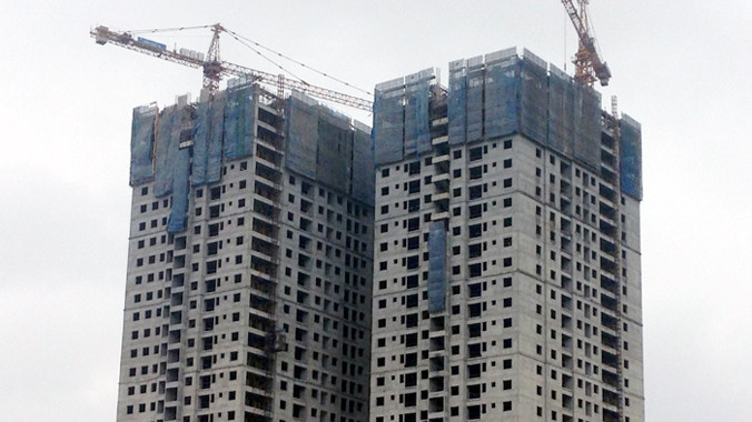 Nhiều dự án nhà giá rẻ bị cò đẩy giá chênh.