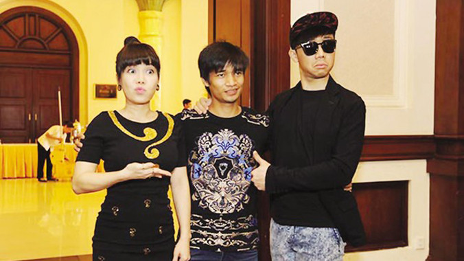 Lệ Rơi cùng nghệ sĩ hài Việt Hương và Trấn Thành trong buổi họp báo ra mắt gameshow “Thử thách cùng danh hài”. Ảnh: TL.