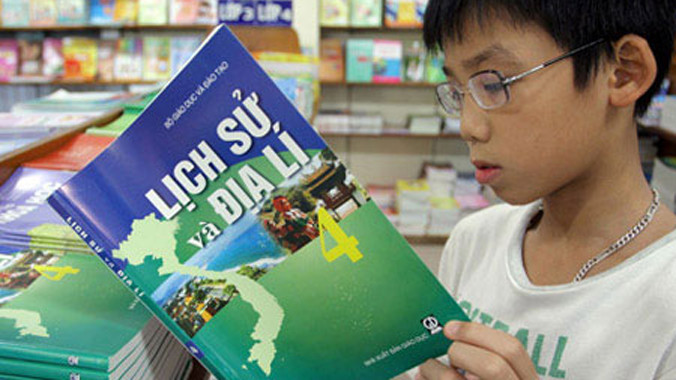 CT mới, SGK mới được xây dựng, biên soạn theo hướng tích hợp ở các lớp học, cấp học dưới và phân hóa dần ở các lớp học, cấp học trên.