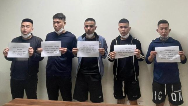 Nhóm đối tượng bị tạm giữ. Ảnh Công an cung cấp.