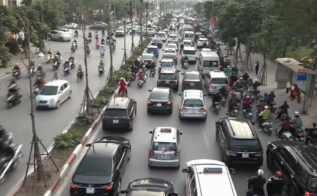 Xe nhích từng mét trên tuyến vành đai Hà Nội ngày giáp Tết