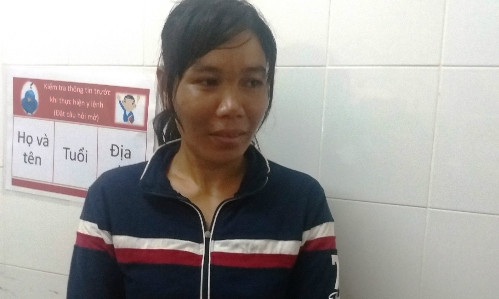 Chị Thạch Thị Đa Ni mẹ bé gái "mai rùa" xúc động khi nghe tin ca mổ của con gái thành công. Ảnh: Hoài Nhơn.