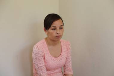 Bà Khoán khai nhận hành vi phạm tội tại cơ quan công an. Ảnh: Việt Dũng