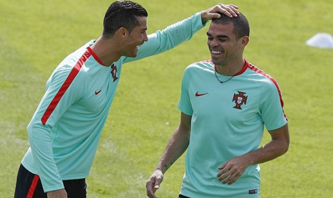 Xứ Wales không ngán "trò bẩn" của Ronaldo và đồng đội.