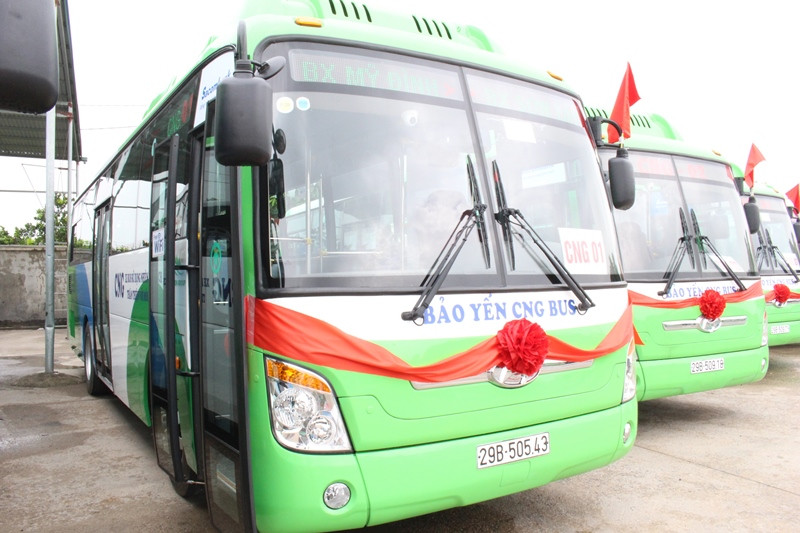  3 tuyến buýt nhiên liệu sạch đầu tiên Hà Nội xuống đường