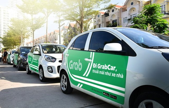 Bộ Giao thông cho rằng loại hình Grab car là xe hợp đồng điện tử, không cần thiết phải gắn hộp đèn trên nóc như một số đề xuất trước đó.