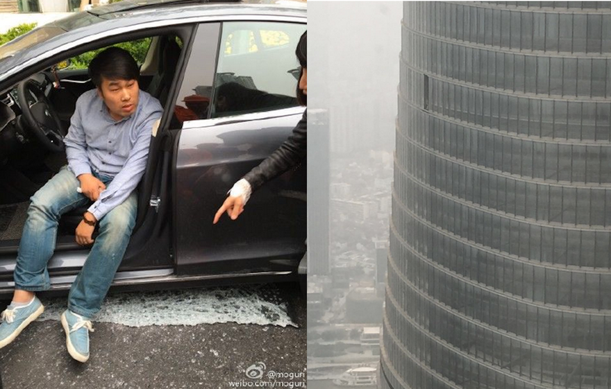 Người đàn ông ngồi trấn tĩnh sau vụ tai nạn.