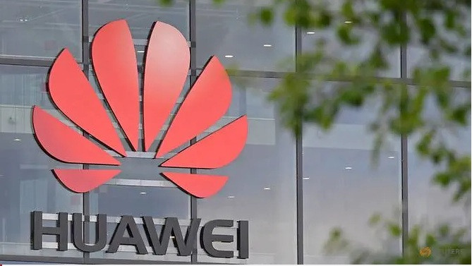 Trước văn phòng của Huawei ở Anh. (Ảnh: Reuters)