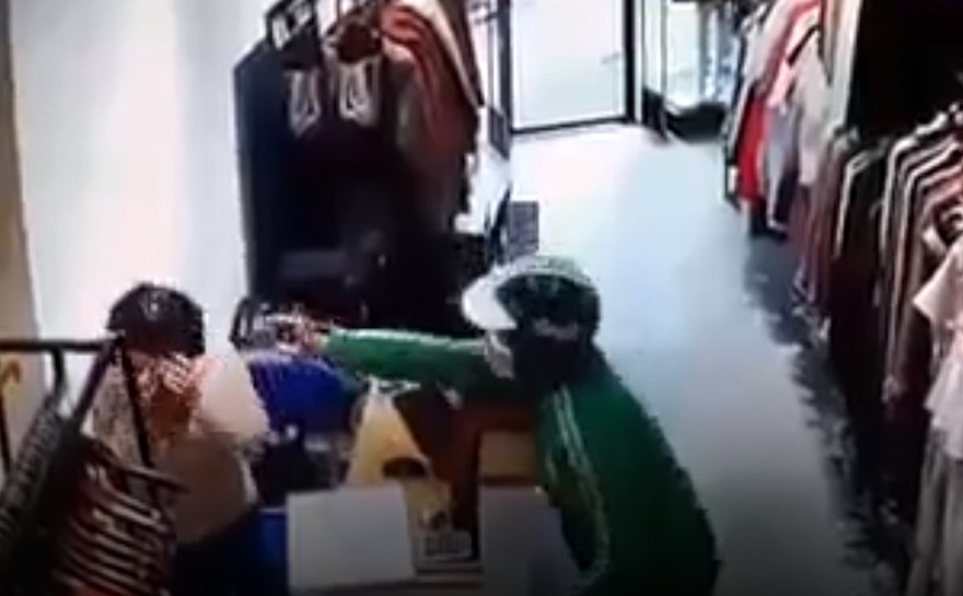 Hình ảnh camera ghi lại vụ cướp.