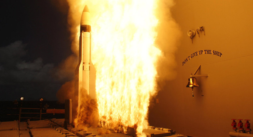 Mỹ phóng một tên lửa đánh chặn từ trên tàu Hải quân. Ảnh: AP.