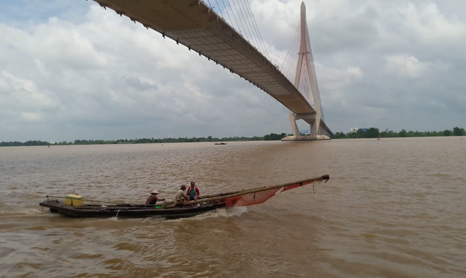 Người nhà đang tuy tìm thi thể chị T.