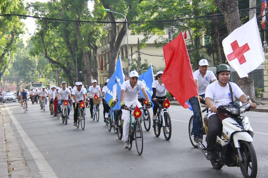 Tình nguyện viên từ Iran sang Việt Nam đạp xe kêu gọi hiến máu
