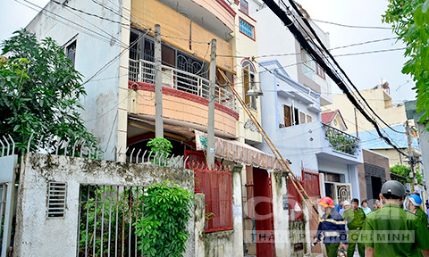 Ngôi nhà xảy ra hỏa hoạn.