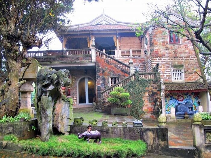 Việt phủ Thành Chương là địa điểm thu hút nhiều du khách đến thăm quan.