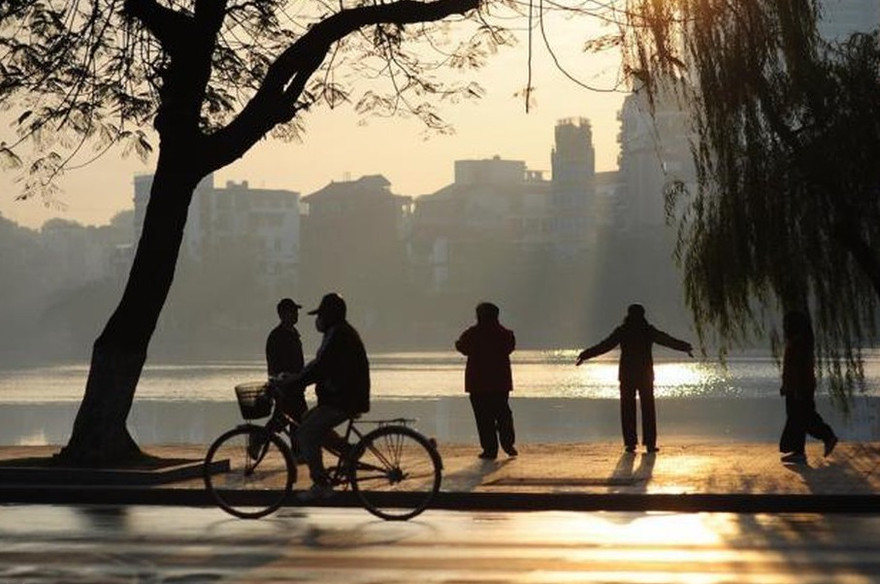 Bản tin 8H: Miền Bắc nắng ấm trước đợt không khí lạnh gây rét đậm, rét hại