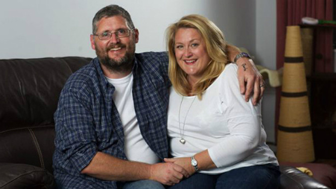 Vợ chồng anh Jake đang hạnh phúc bên nhau. Ảnh: Daily Mirror.