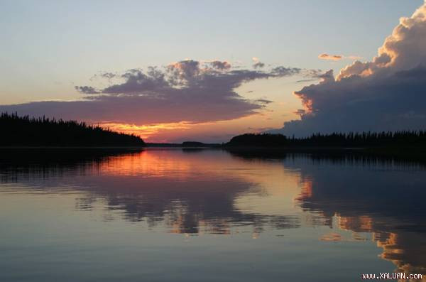 Bên dòng sông kỳ lạ có tên Harricana, người ta có thể dễ dàng tìm được những hòn đá với đủ hình dáng kỳ lạ vô cùng cuốn hút.