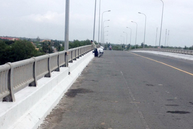 Cầu Mỹ Thanh, nơi thiếu nữ nhảy xuống sông tự tử.