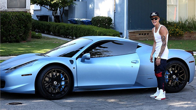 Justin Bieber là ca sĩ có tình cảm đặc biệt với thương hiệu Ferrari. Ảnh: Gtspirit.