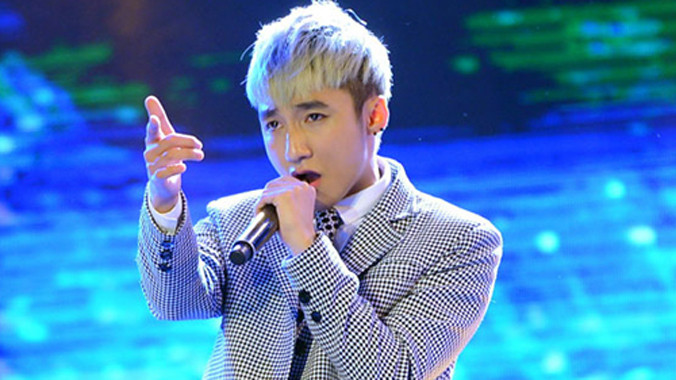 Sơn Tùng M-TP nhanh chóng chinh phục nhiều khán giả trẻ bằng gu âm nhạc và thời trang cá tính.