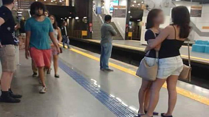 Bức ảnh tại ga tàu điện ngầm của Nelson Felippe.