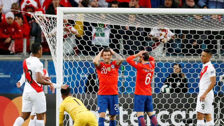 Đương kim vô địch Chile thua "tâm phục khẩu phục" trước Peru