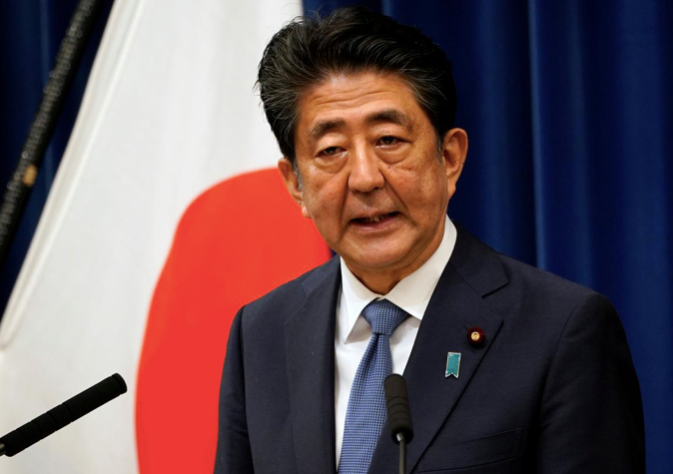 Ông Abe Shinzo phát biểu trong cuộc họp báo hôm nay để thông báo việc từ chức. (Ảnh: Reuters) 
