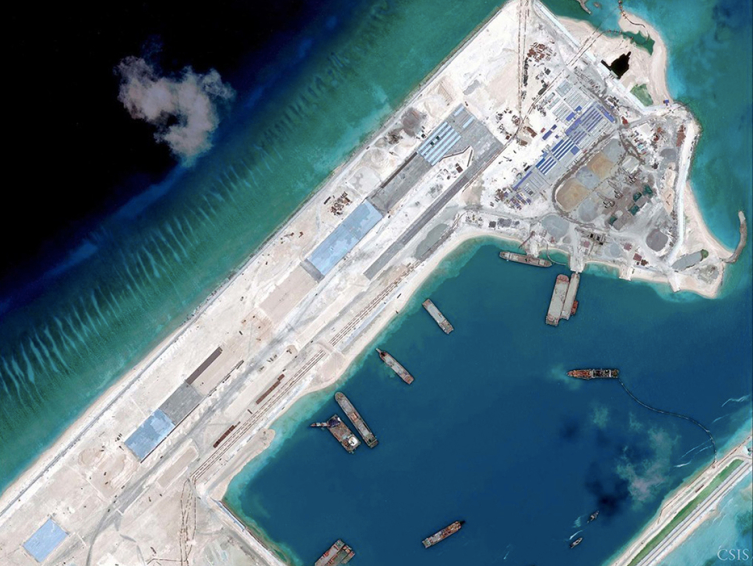 Đá Chữ Thập thuộc quần đảo Trường Sa của Việt Nam bị Trung Quốc biến thành một tiền đồn quân sự. (Ảnh: CSIS)