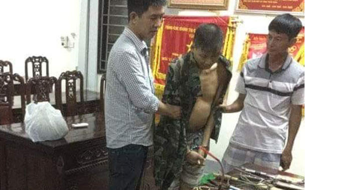 Đối tượng Vi Văn My đã được khống chế an toàn đưa về cơ quan điều tra (ảnh do cơ quan điều tra cung cấp).