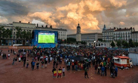 Quang cảnh một fanzone ở Euro 2016.