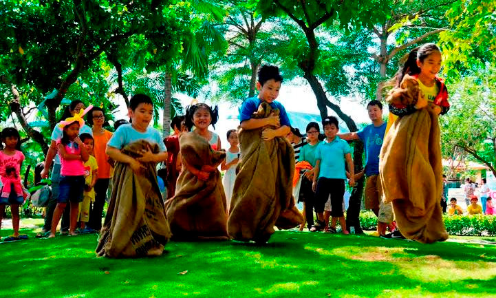 Ngày hội hướng về trẻ em diễn ra ở Phú Mỹ Hưng luôn thu hút nhiều em nhỏ tham gia. 