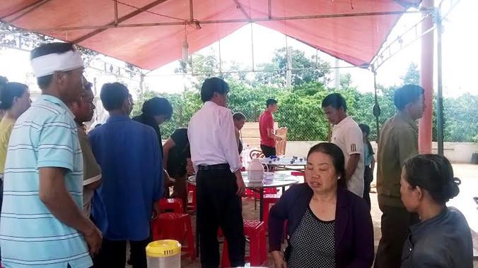 Gia đình tổ chức tang lễ cho nạn nhân.