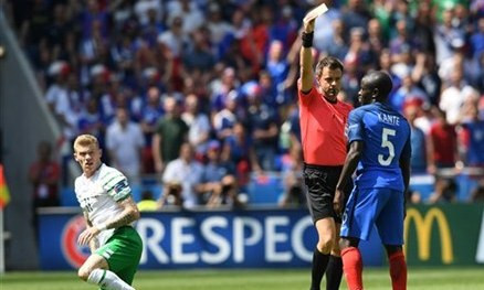 Kante sẽ không thể cùng ĐT Pháp góp mặt ở trận tứ kết vì án treo giò.