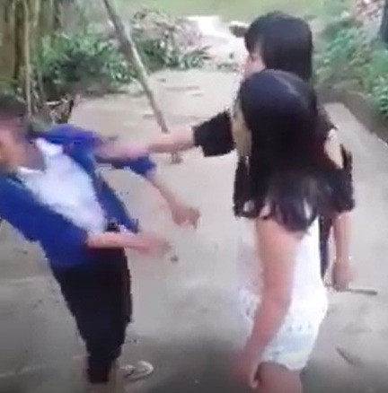 Kỷ luật 2 nữ sinh ở Huế chặn đường đánh nữ sinh lớp 7