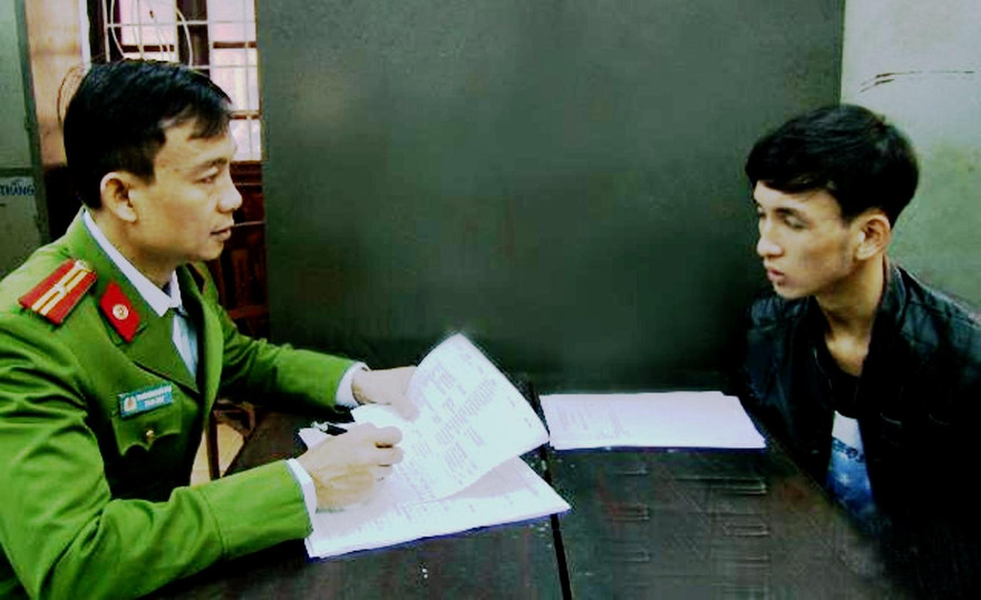 Một trong những đối tượng trộm tài sản nhà dân về đêm tại cơ quan công an.