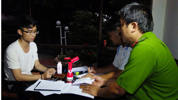 Cơ quan Công an làm việc với đối tượng Phong.