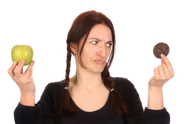 Bí quyết chế ngự cơn thèm ăn để giữ eo thon