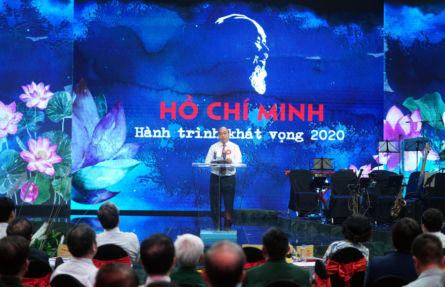 Thủ tướng tới dự và phát biểu tại chương trình giao lưu nghệ thuật “Hồ Chí Minh-Hành trình khát vọng 2020”. Ảnh: Quang Hiếu