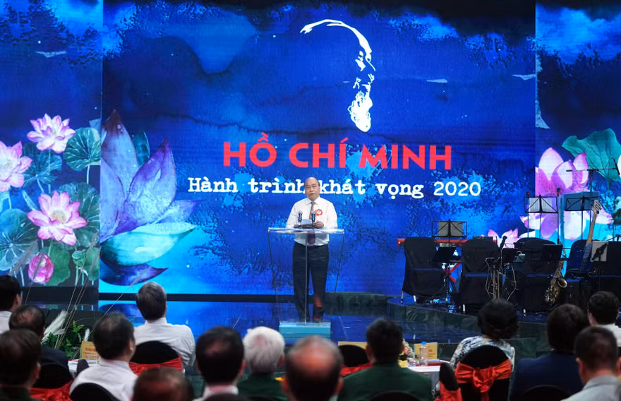 Thủ tướng tới dự và phát biểu tại chương trình giao lưu nghệ thuật “Hồ Chí Minh-Hành trình khát vọng 2020”. Ảnh: Quang Hiếu