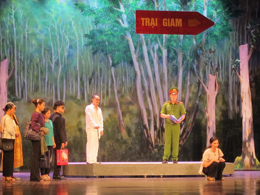 "Hoa sen lửa" ra mắt ngay sau giãn cách xã hội