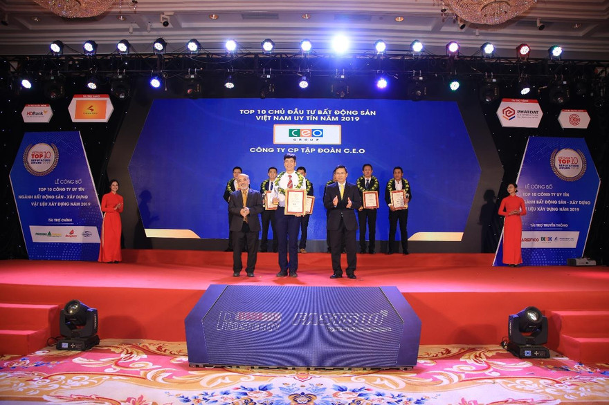 Tập đoàn CEO được vinh danh TOP 10 chủ đầu tư bất động sản Việt Nam uy tín Lễ công bố Top 10 Công ty uy tín ngành Bất động sản – xây dựng – vật liệu xây dựng năm 2019.