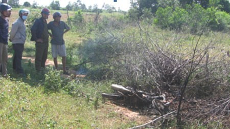 Hiện trường phát hiện thi thể anh Hùng bị thiêu cháy.