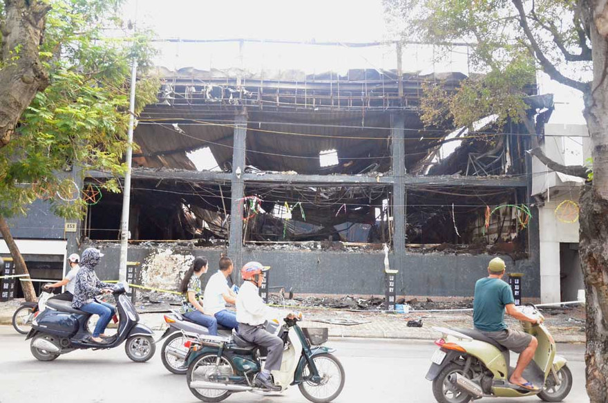 Quán bar Luxury trơ khung sau đêm cháy kinh hoàng